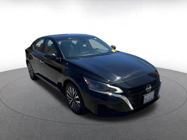 Photo of 2024 Super Black Nissan Altima