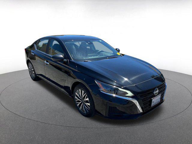 Photo of 2024 Super Black Nissan Altima