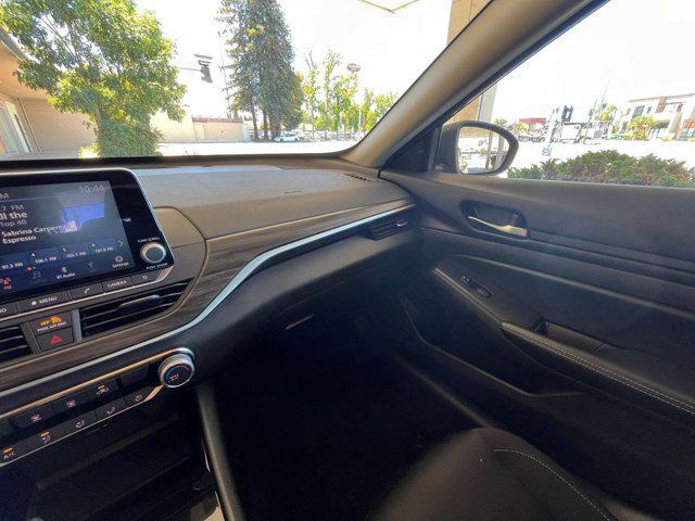 Photo of 2024 Super Black Nissan Altima