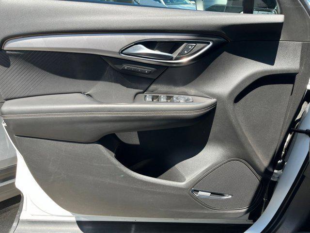 Photo of 2024 Summit White Buick Envision