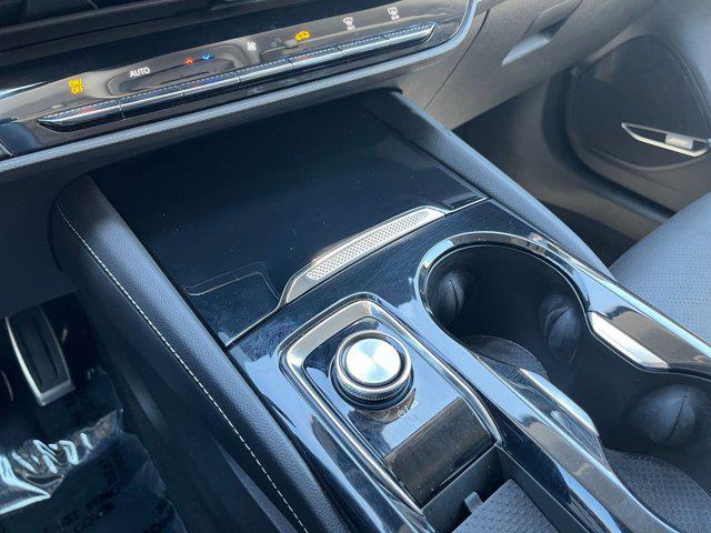 Photo of 2024 Summit White Buick Envision