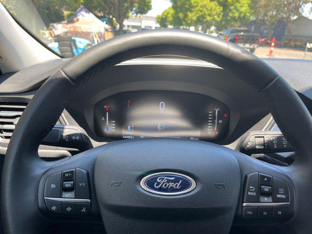 Photo of 2024 Carbonized Gray Metallic Ford Escape