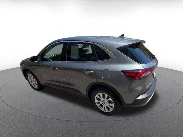 Photo of 2024 Carbonized Gray Metallic Ford Escape