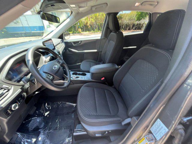 Photo of 2024 Carbonized Gray Metallic Ford Escape