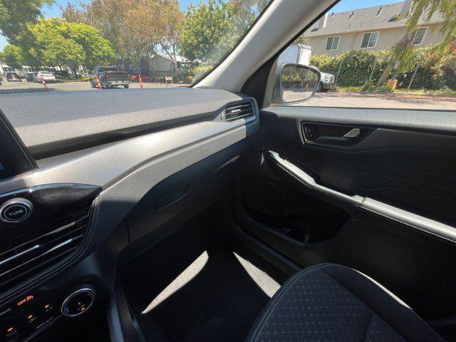 Photo of 2024 Carbonized Gray Metallic Ford Escape