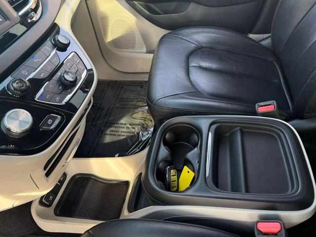Photo of 2018 Red Chrysler Pacifica