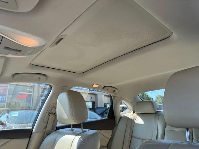 Photo of 2011 Moonlight White INFINITI M37x