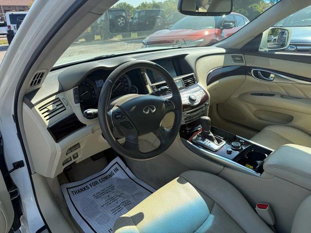 Photo of 2011 Moonlight White INFINITI M37x
