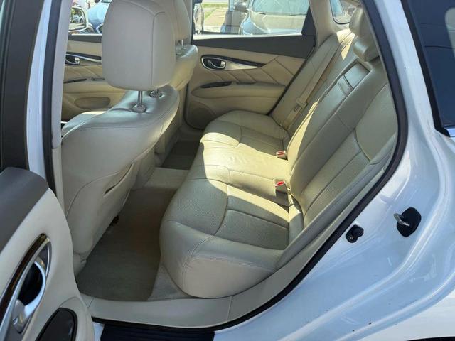 Photo of 2011 Moonlight White INFINITI M37x