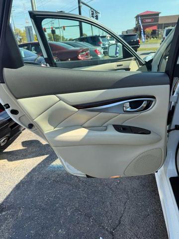 Photo of 2011 Moonlight White INFINITI M37x
