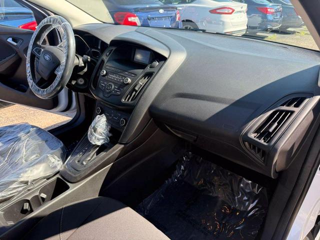 Photo of 2018 Oxford White Ford Focus