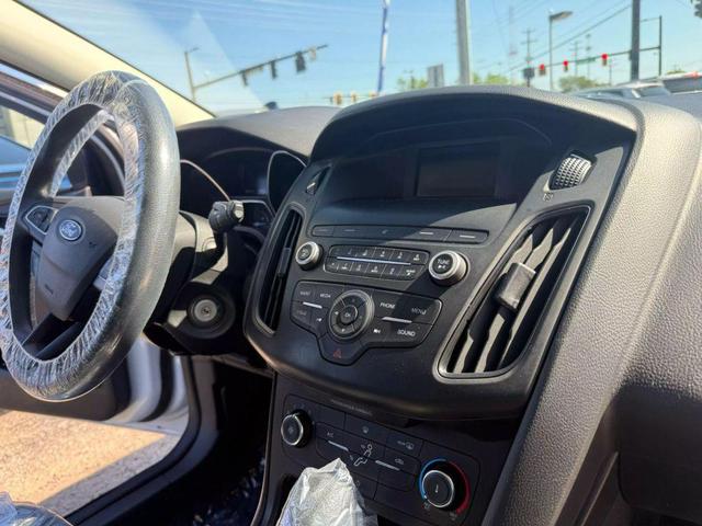 Photo of 2018 Oxford White Ford Focus