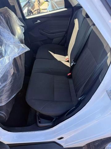 Photo of 2018 Oxford White Ford Focus
