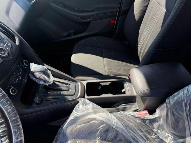 Photo of 2018 Oxford White Ford Focus