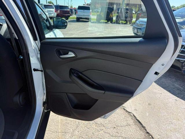 Photo of 2018 Oxford White Ford Focus