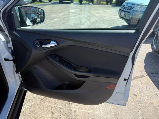 Photo of 2018 Oxford White Ford Focus