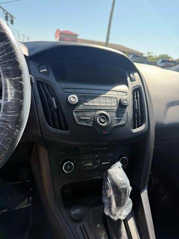 Photo of 2018 Oxford White Ford Focus