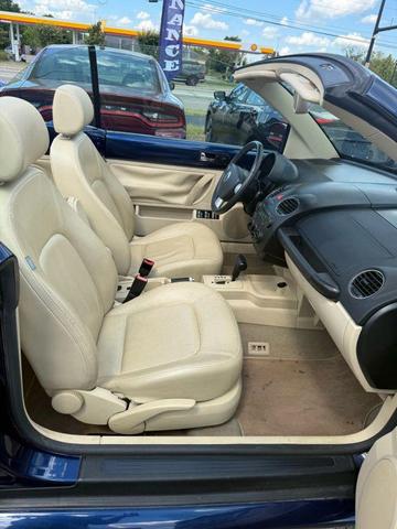 Photo of 2006 Blue Volkswagen New Beetle