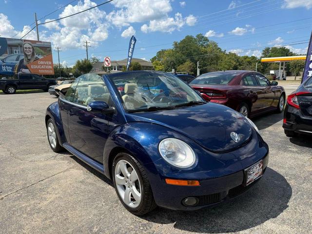 Photo of 2006 Blue Volkswagen New Beetle