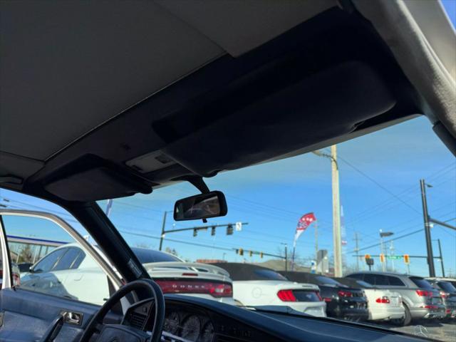 Photo of 1987 White Mercedes-Benz 190