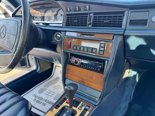 Photo of 1987 White Mercedes-Benz 190