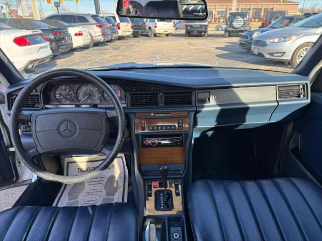 Photo of 1987 White Mercedes-Benz 190