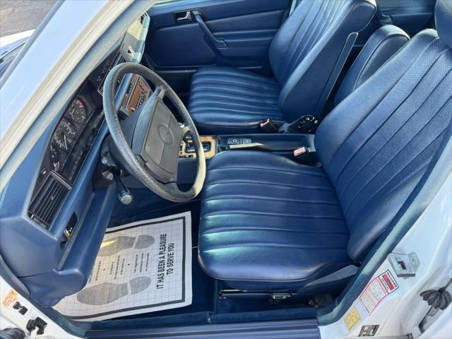 Photo of 1987 White Mercedes-Benz 190
