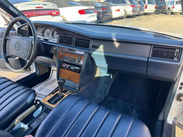 Photo of 1987 White Mercedes-Benz 190