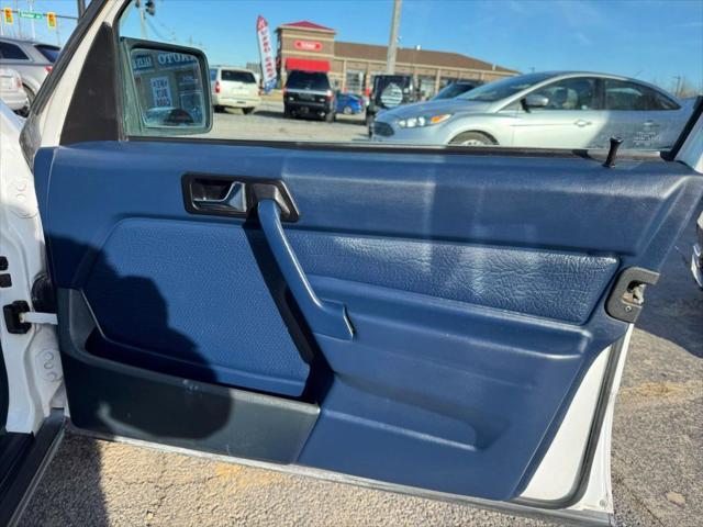 Photo of 1987 White Mercedes-Benz 190