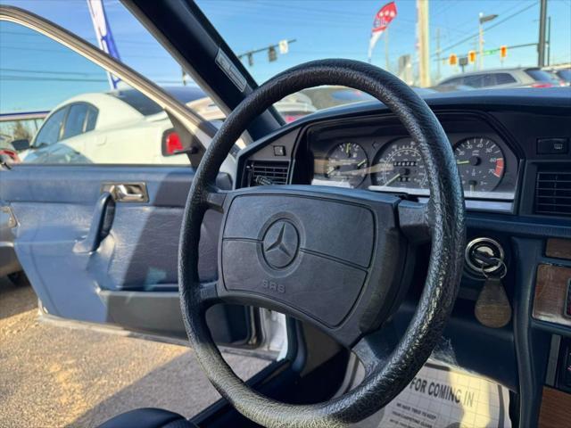 Photo of 1987 White Mercedes-Benz 190