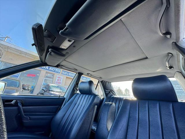 Photo of 1987 White Mercedes-Benz 190