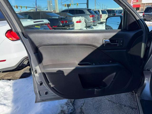 Photo of 2008 Silver Ford Fusion