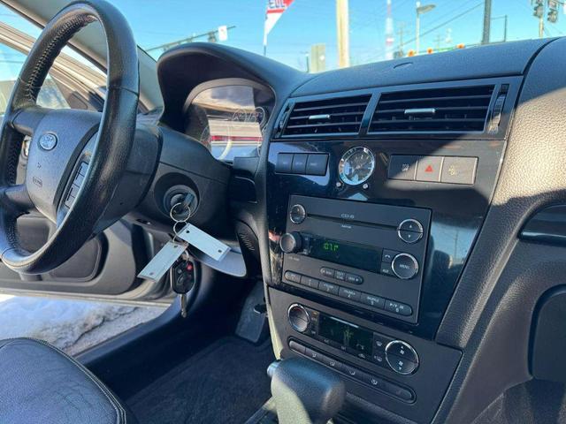 Photo of 2008 Silver Ford Fusion