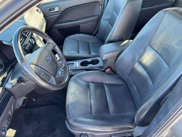 Photo of 2008 Silver Ford Fusion