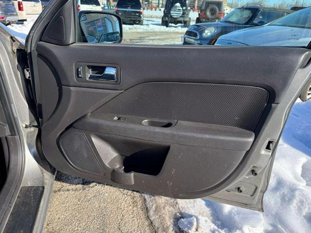 Photo of 2008 Silver Ford Fusion