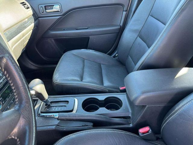 Photo of 2008 Silver Ford Fusion