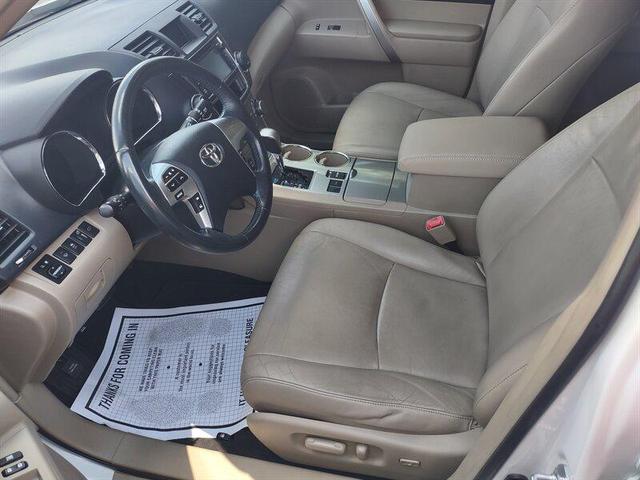 Photo of 2013 Blizzard Pearl Toyota Highlander