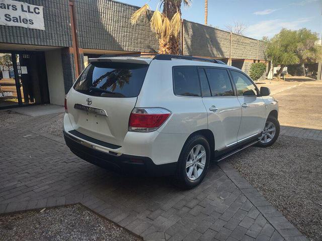 Photo of 2013 Blizzard Pearl Toyota Highlander