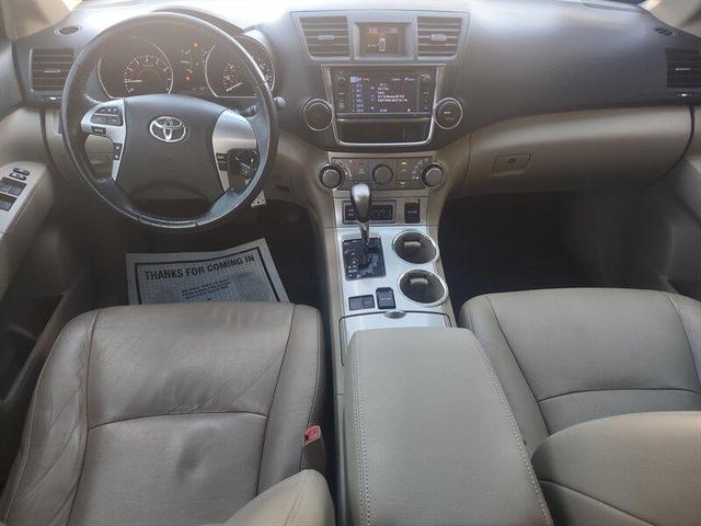 Photo of 2013 Blizzard Pearl Toyota Highlander