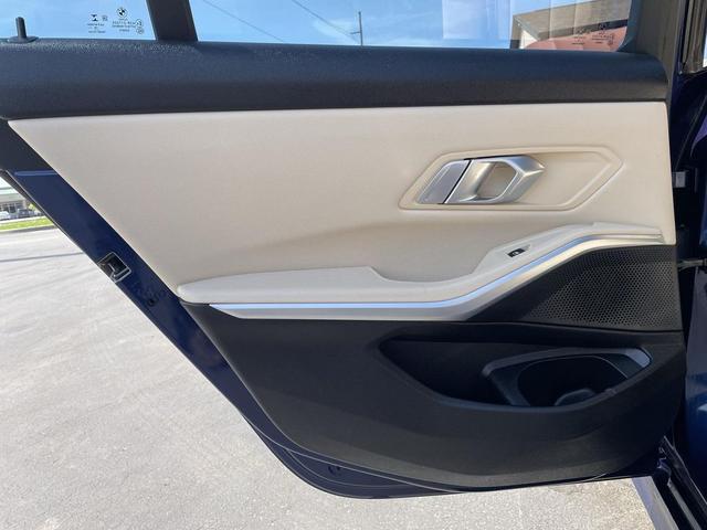 Photo of 2019 Mediterranean Blue Metallic BMW 330