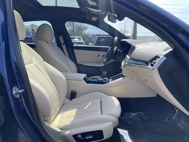 Photo of 2019 Mediterranean Blue Metallic BMW 330