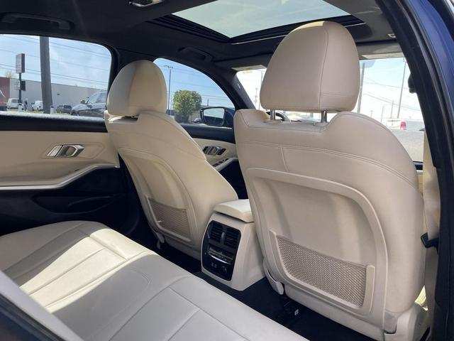 Photo of 2019 Mediterranean Blue Metallic BMW 330