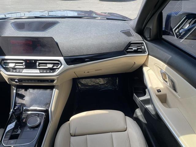 Photo of 2019 Mediterranean Blue Metallic BMW 330