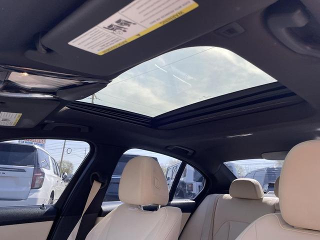 Photo of 2019 Mediterranean Blue Metallic BMW 330