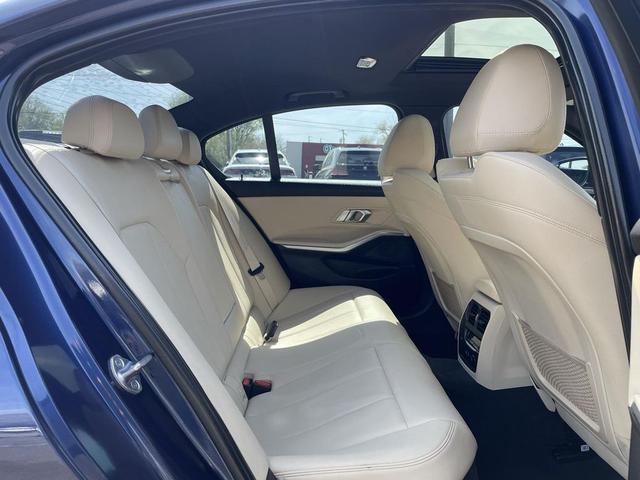 Photo of 2019 Mediterranean Blue Metallic BMW 330