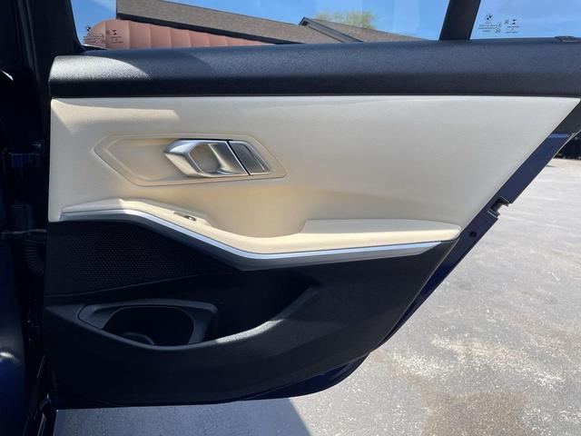 Photo of 2019 Mediterranean Blue Metallic BMW 330