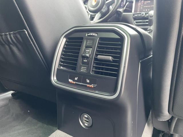 Photo of 2019 Black Porsche Macan
