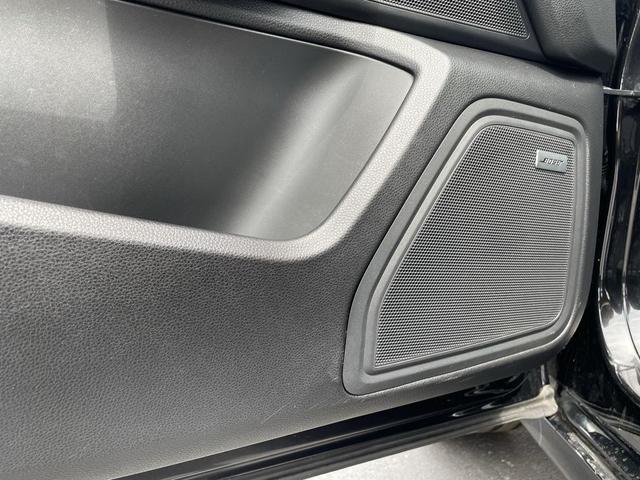 Photo of 2019 Black Porsche Macan