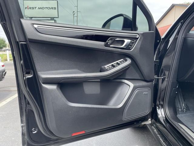 Photo of 2019 Black Porsche Macan