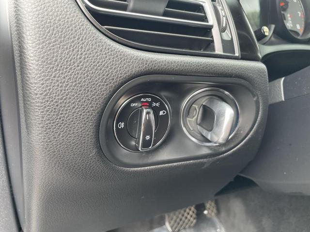 Photo of 2019 Black Porsche Macan